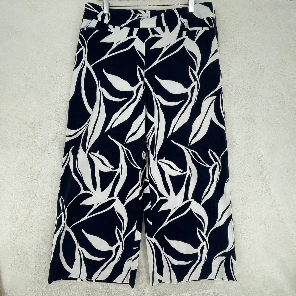 Chicos Navy Blue White Tropical Leaf Wide Leg Crop Pants Size 2.5 US 14 Stretch